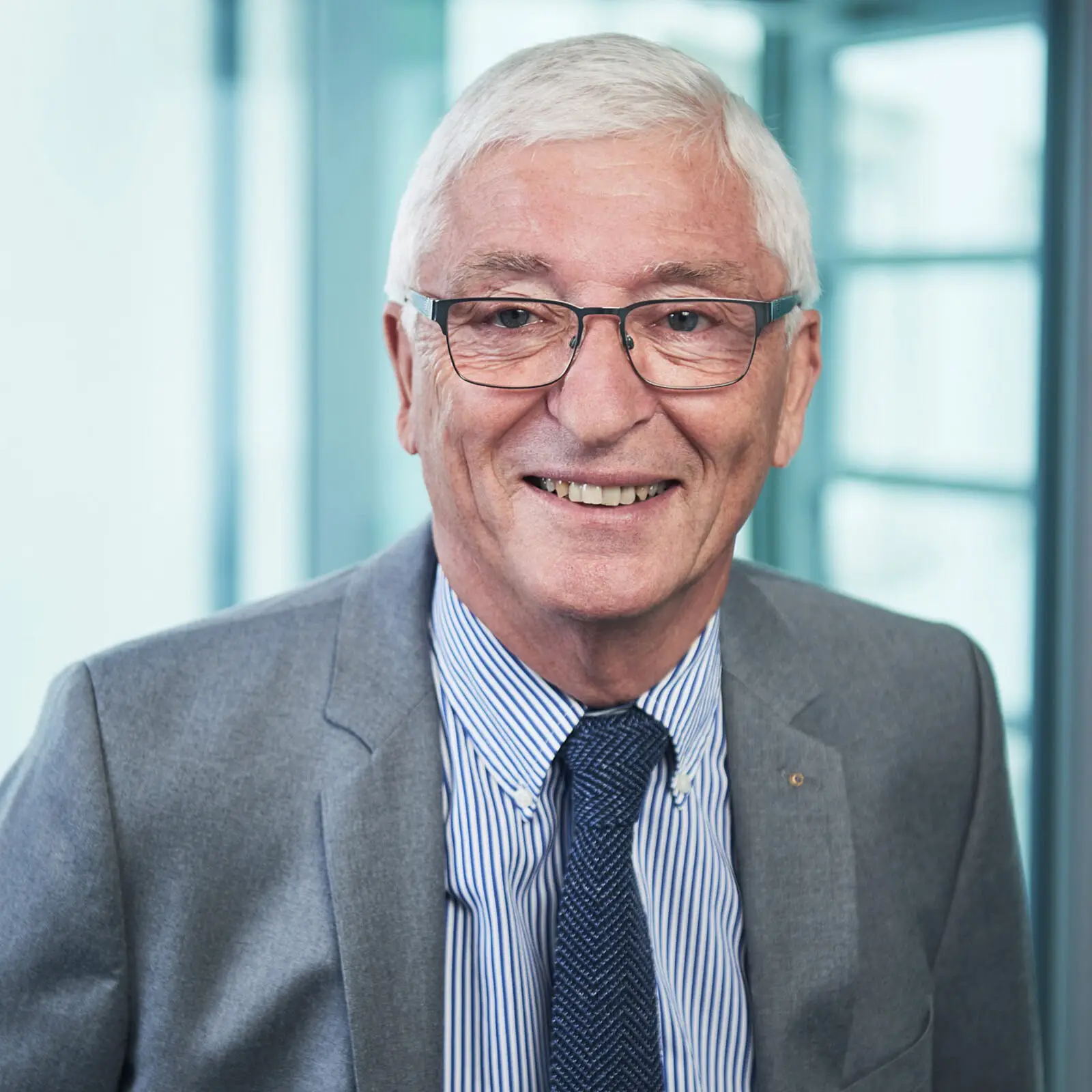 herr dr. med. thomas schaefer